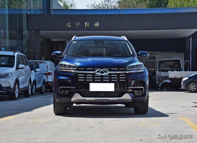 13万喜提奇瑞瑞虎8豪华5座，车主：挡住车标这内饰就是进口豪车