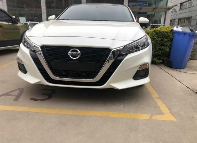 裸车16.3万喜提天籁，白色真大气，车主：家用很省油，坐着很舒服