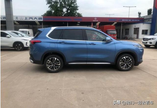 提了一辆颜值担当的中型SUV 它就是上汽大通D60