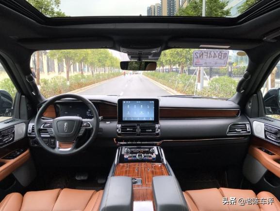 落地119万买了辆林肯领航员，3.5T+V6引擎，空间大，回头率不一般