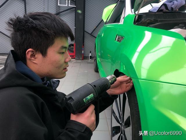 绿色很普遍 但是珊瑚金绿色的起亚K5的确是路上的风景线
