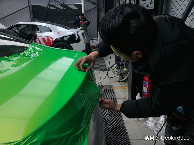 绿色很普遍 但是珊瑚金绿色的起亚K5的确是路上的风景线