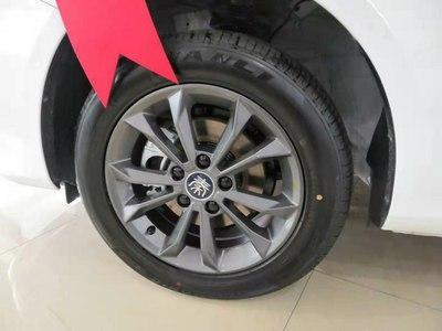 六万家轿怎么选？二胎老爸秒提全新秦燃油