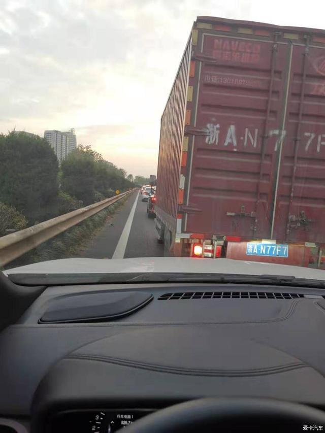 林肯MKC四驱尊雅提车，30万入手的美式豪华SUV比X1、GLC强太多？