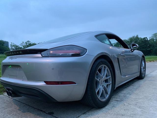 保时捷718Cayman，不仅男生有跑车梦，女生也同样有