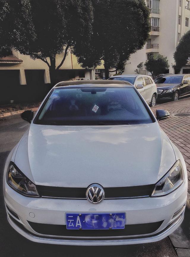 外观优雅酷炫 分享高尔夫用车