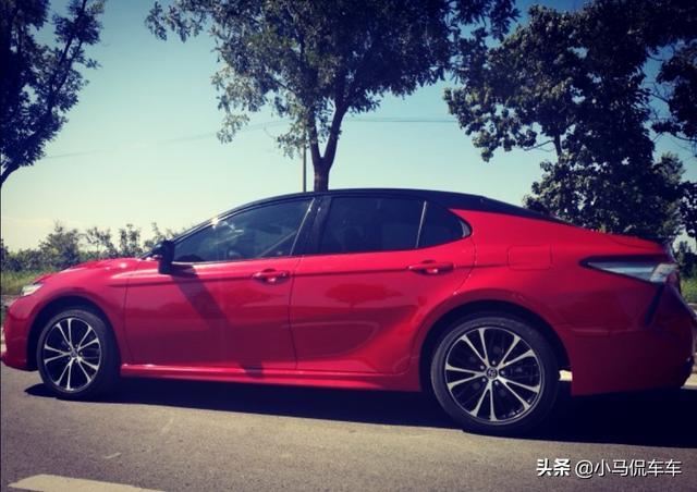 丑女大翻身！油腻大叔变成街上最靓的仔！凯美瑞锋尚版用车分享