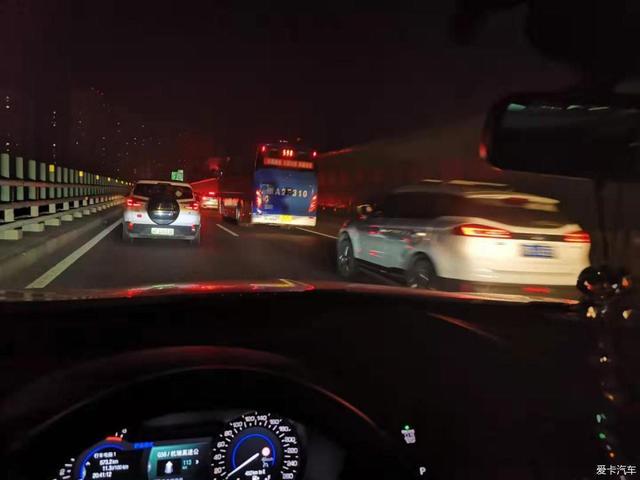 林肯MKC四驱尊雅提车，30万入手的美式豪华SUV比X1、GLC强太多？