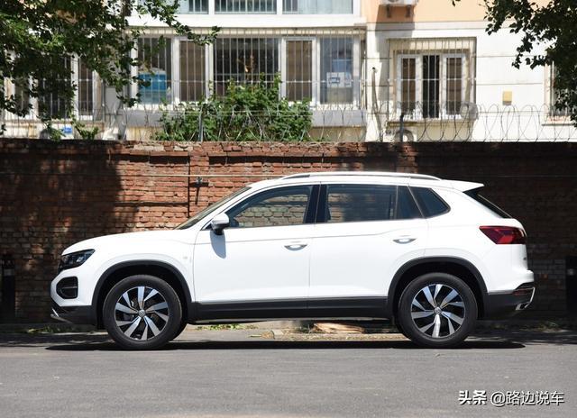 媳妇想买RAV4荣放，我却咬牙22万提大众探岳，修车师傅：你很懂车