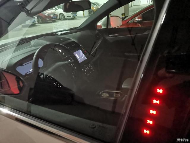 林肯MKC四驱尊雅提车，30万入手的美式豪华SUV比X1、GLC强太多？