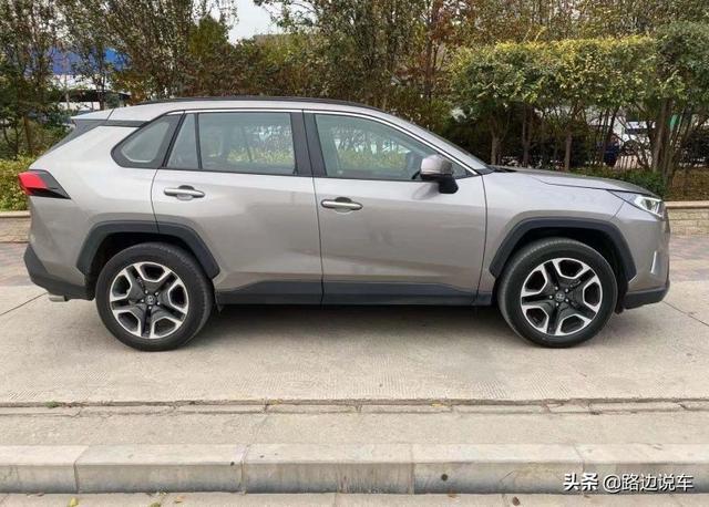 放弃本田CRV，23万买了全新丰田RAV4荣放，修车师傅：你很懂车