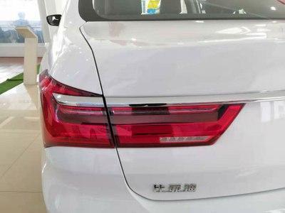六万家轿怎么选？二胎老爸秒提全新秦燃油