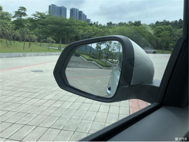 落地20多万，百公里油耗3L，荣威ERX5提车1年后悔吗？