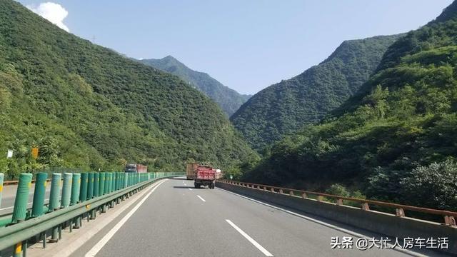 从保定提车到成都第一次开依维柯自动挡，体验怎么样