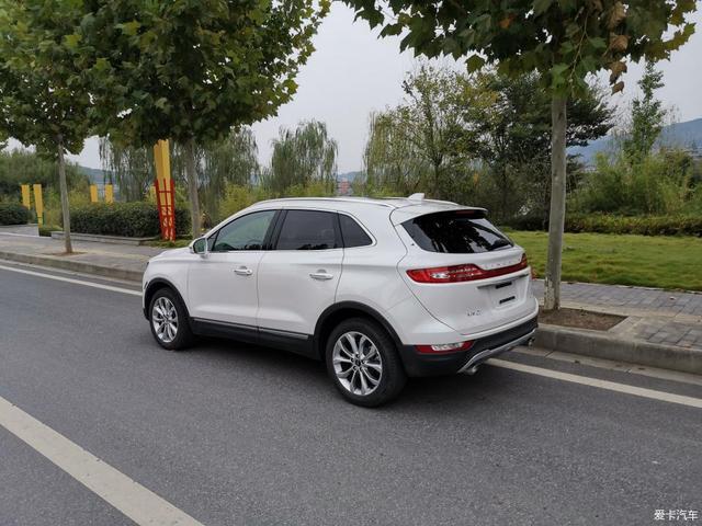 林肯MKC四驱尊雅提车，30万入手的美式豪华SUV比X1、GLC强太多？