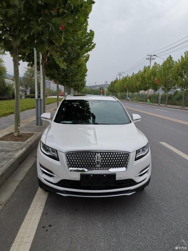 林肯MKC四驱尊雅提车，30万入手的美式豪华SUV比X1、GLC强太多？