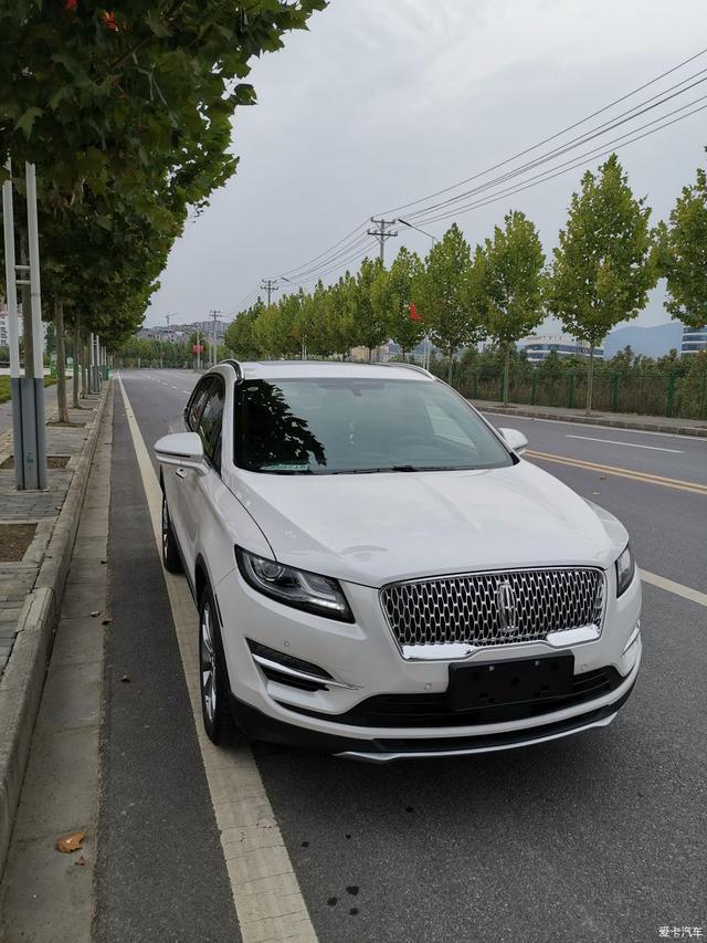 林肯MKC四驱尊雅提车，30万入手的美式豪华SUV比X1、GLC强太多？