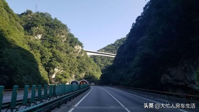 从保定提车到成都第一次开依维柯自动挡，体验怎么样