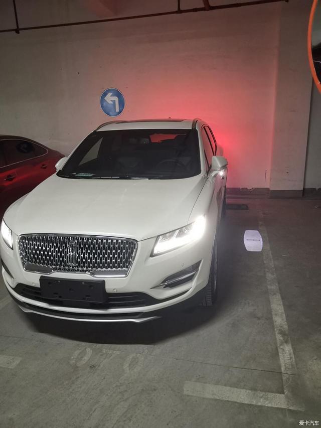 林肯MKC四驱尊雅提车，30万入手的美式豪华SUV比X1、GLC强太多？