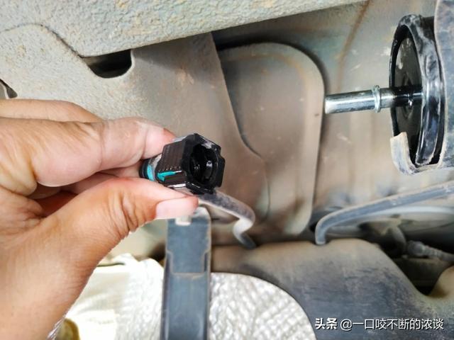 奇瑞 艾瑞泽5 汽油滤芯更换操作