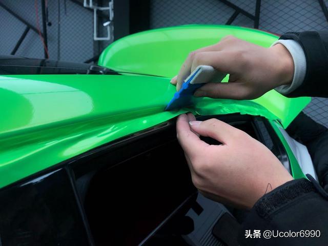 绿色很普遍 但是珊瑚金绿色的起亚K5的确是路上的风景线