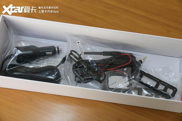 同屏双显双录的流媒体后视镜 大屏超美还不贵