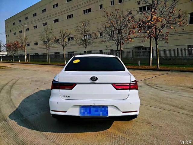 六万家轿怎么选？二胎老爸秒提全新秦燃油