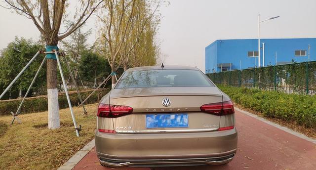 这款车可家用可商务，2.0t动力助你纵情驰骋，在静谧中聆听纯粹