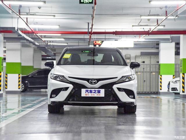 凯美瑞2.0G领先版落地多少？它的配置如何？车主开了140天有话说