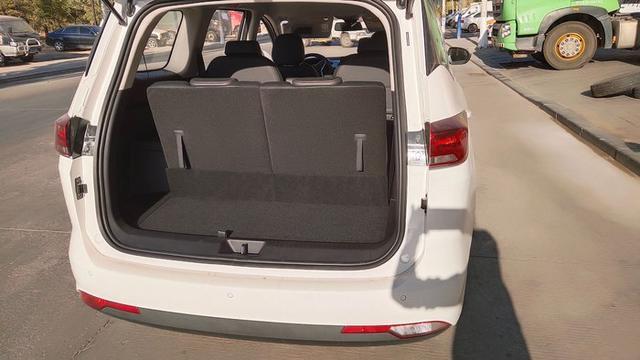 7万6座神车3000公里感受，排量虽不大但满载能爬坡，油耗5.7L