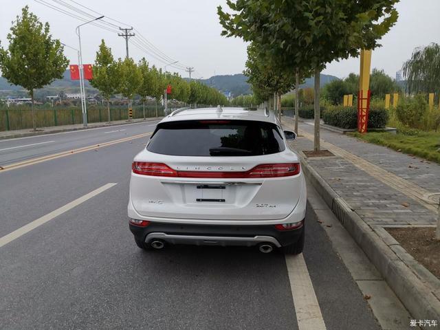 林肯MKC四驱尊雅提车，30万入手的美式豪华SUV比X1、GLC强太多？