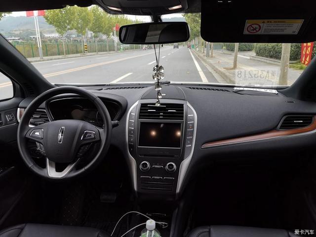 林肯MKC四驱尊雅提车，30万入手的美式豪华SUV比X1、GLC强太多？