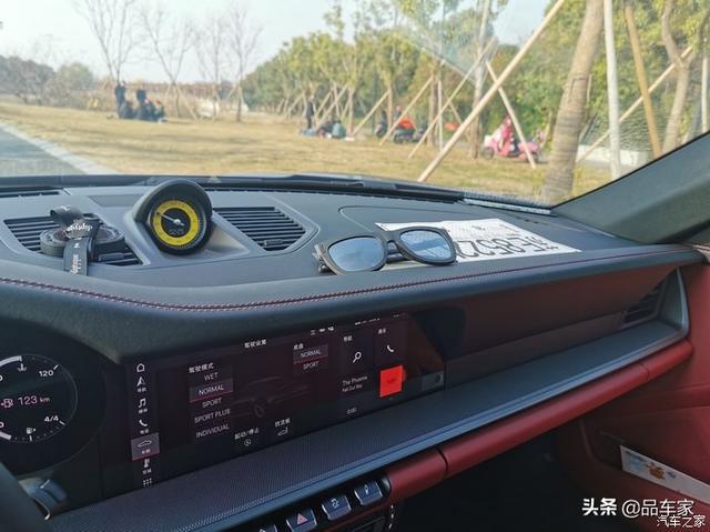 2020款保时捷911 carrera提车，颜值出众，内饰精美
