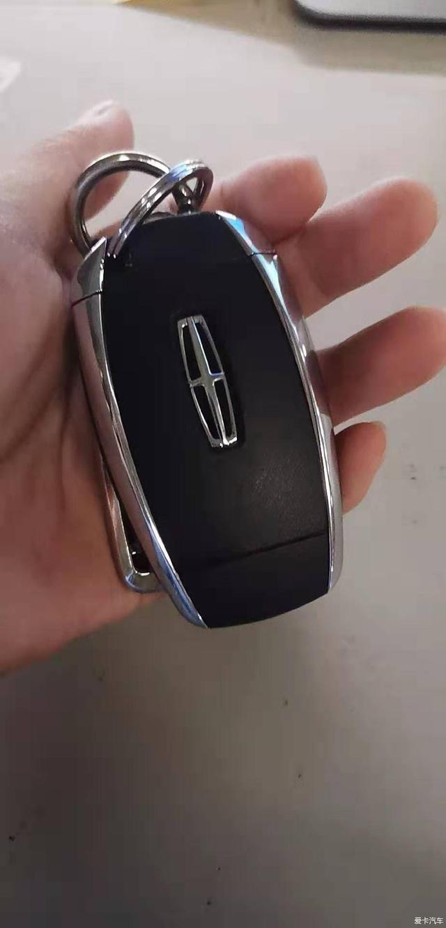 林肯MKC四驱尊雅提车，30万入手的美式豪华SUV比X1、GLC强太多？