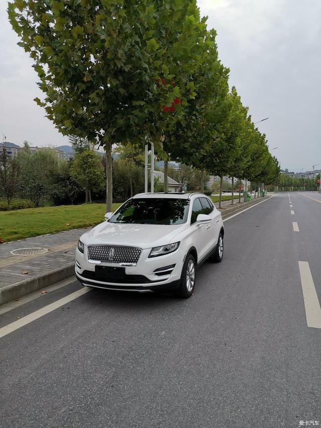 林肯MKC四驱尊雅提车，30万入手的美式豪华SUV比X1、GLC强太多？