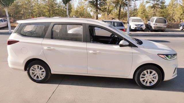 7万6座神车3000公里感受，排量虽不大但满载能爬坡，油耗5.7L
