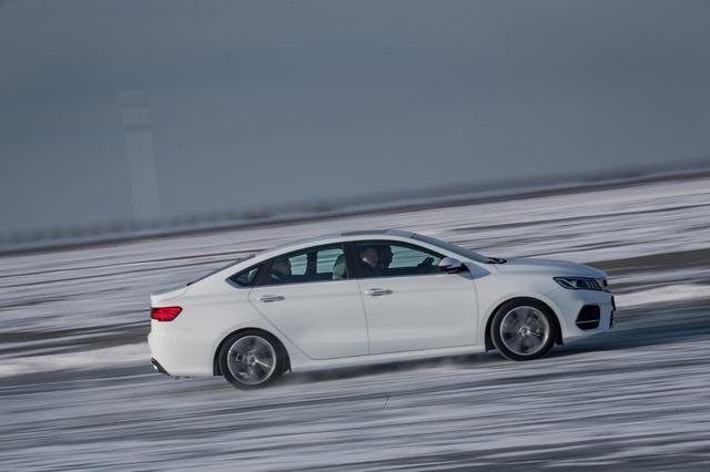 捡到宝！十万提了辆1.0L运动轿跑，极速超200km/h，油耗却不足5L