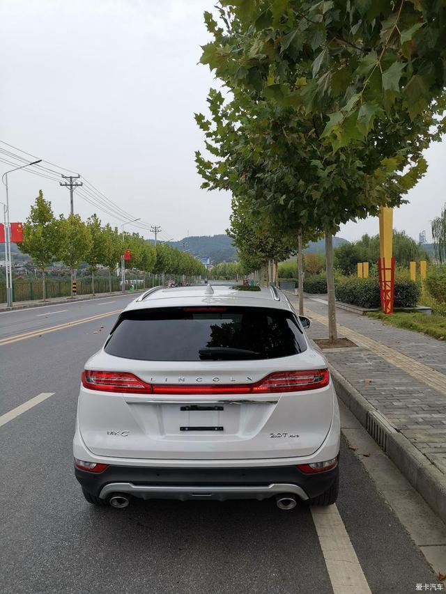 林肯MKC四驱尊雅提车，30万入手的美式豪华SUV比X1、GLC强太多？