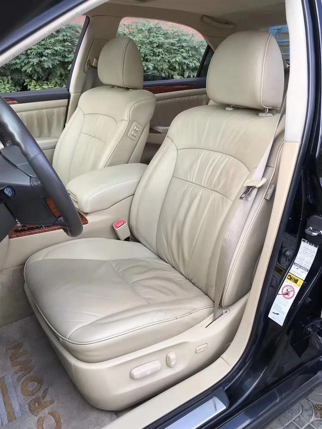 到手一台07年皇冠3.0沙龙导航版