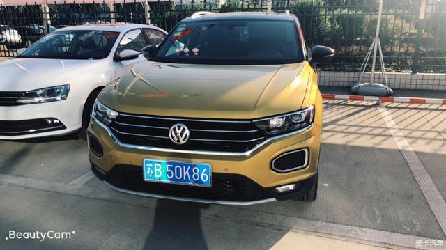 troc探歌提车作业动力很不错喜提金色大众探歌车友这颜值小姐姐肯定