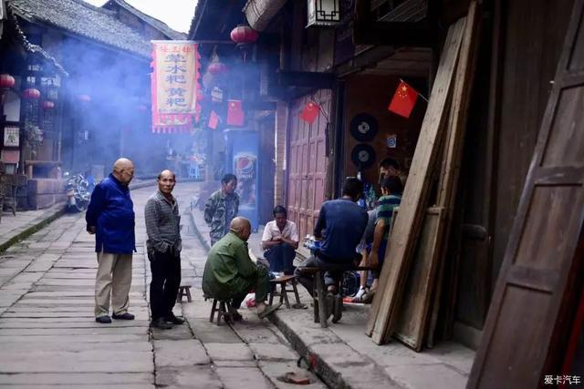 提车奔驰GLA，美女司机自驾GLA挑战川西，附用车感受分享