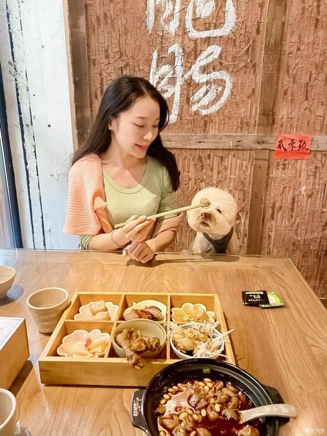 提车奔驰GLA，美女司机自驾GLA挑战川西，附用车感受分享