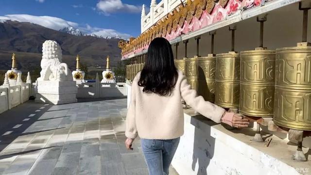 提车奔驰GLA，美女司机自驾GLA挑战川西，附用车感受分享