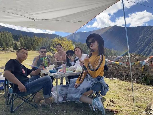 提车奔驰GLA，美女司机自驾GLA挑战川西，附用车感受分享