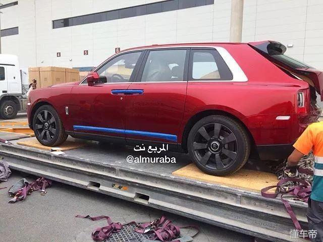 劳斯莱斯SUV刚上市就有人提车，加价400万，车主：不就是钱么？