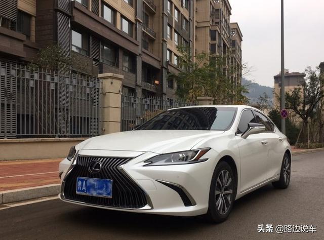 放弃雅阁和亚洲龙，咬牙提了雷克萨斯ES，才开一个月车主有话要说