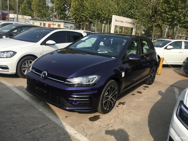 颜值高配置强，风暴蓝高尔夫R-Line提车，整条街最靓的仔