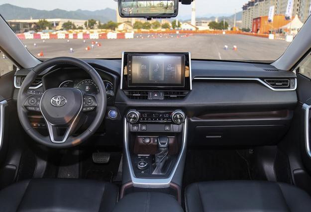 花17万买了丰田RAV4而不要本田CR-V，开800公里，车主：差距明显