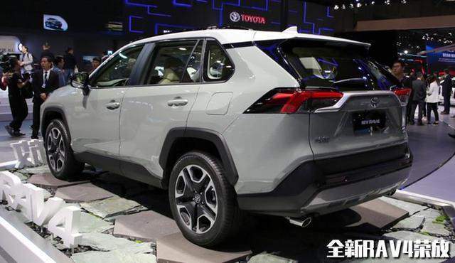 花17万买了丰田RAV4而不要本田CR-V，开800公里，车主：差距明显