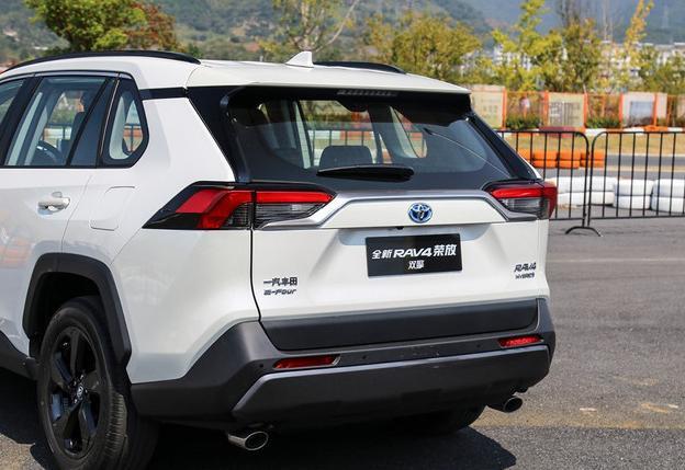 花17万买了丰田RAV4而不要本田CR-V，开800公里，车主：差距明显